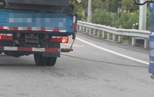 汽車趴窩別慌張！新手必學(xué)的應(yīng)急處理與拖車全攻略