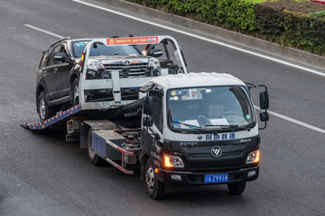 汽車(chē)救援與拖車(chē) 如何確保路上突發(fā)狀況時(shí)的安全與高效？